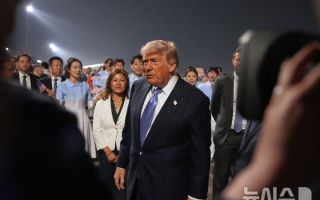 베이징 도착해 이동하는 트럼프 미국 대통령