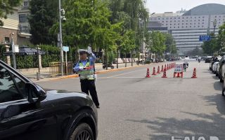 트럼프 방중 앞두고 도로 통제하는 중국 경찰