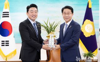 조정식 "민생·개혁입법 신속 처리"…강훈식 "민생 입법 관심 가져달라"