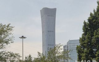 경비행기 베이징 최고층건물 충돌에…"中, 전국 비행훈련 등 중단"