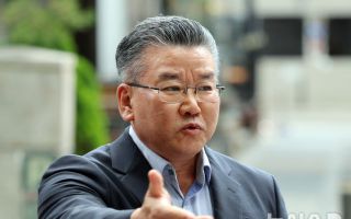취재진 질문에 답하는 유병호 전 감사원 사무총장