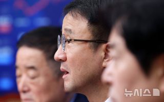 與 "오늘 중 野와 협의, 변협에 특감 후보추천 공문 발송할 것"