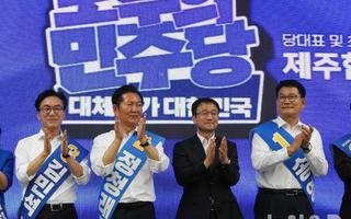 金 "말실수로 지역 안 뺏기겠다" 鄭 "벌써 대표된 양 당직 나눠줘"