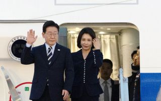 인사하는 이재명 대통령과 김혜경 여사