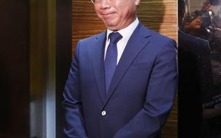 승강기 탑승한 김승원 법무장관 후보자