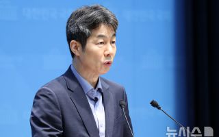 與 "한동훈, 노무현에 무릎 꿇고 사과해야" 韓 "고발해보라, 제 말이 팩트"