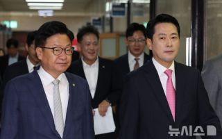 최고위 참석하는 장동혁 국민의힘 대표-정점식 원내대표