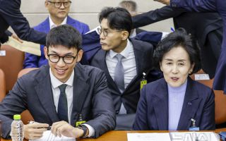 정진웅 닥터나우 대표와 권영희 대한약사회장, 국정감사 출석