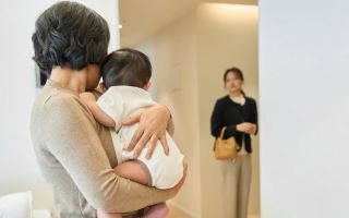 부모가 퇴근 못 하니까… 조부모 '손자녀 돌봄' 늪에 빠진 이유