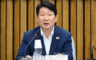 국힘 "권영진 스스로 거취 정해야…27일 최고위서 '멱살 사태' 논의"