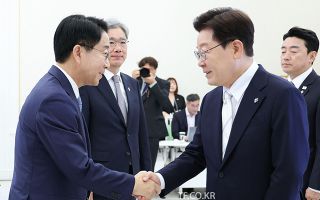 일하는 국회와 권력분립 사이…'親대통령 의장' 명암