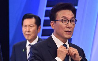 제 얼굴에 침 뱉는 민주 당권주자들