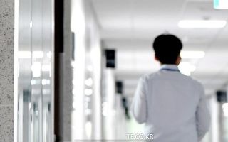 보좌진 당원 가입 의무화…"직책 특성상 당연" vs "양심 자유 침해"