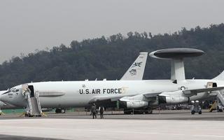 이란 공격에 4500억짜리 美 ‘하늘의 눈’ E-3 파괴