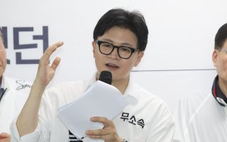 ‘찰밥 할머니’ 모셔온 한동훈 “청와대 가면 제일 먼저 모시겠다”
