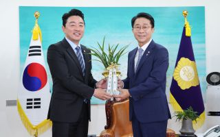 강훈식, 조정식 의장 예방…“투표지 부족, 국조 신속 추진해야”