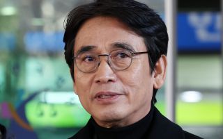 盧사위 곽상언 저격 사흘만에…유시민, 노무현 재단 떠나
