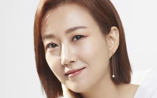 가수 장윤정 모친 구속송치…수천만원 투자사기 혐의