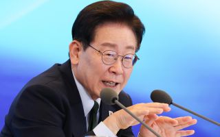 “정치 왜 합니까” 강경파 직격한 李 “서민예산 깎고 혈세로 호사”