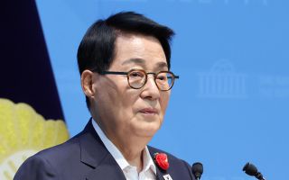 “李, 밤에 잠좀 주무시고 대통령의 언어 썼으면”
