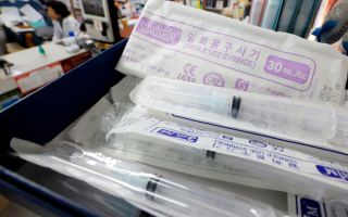 "일주일 뒤면 주사기 재고 떨어져"…개원가 덮친 '의료 소모품' 수급난