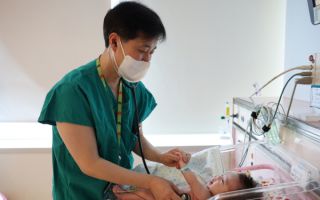 폐 2배로 부푼 신생아…출생 2일 만에 '최후 수단' 에크모 달고 수술 성공