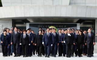 '첫 인선' 김민석 체제 가동… 부동산·檢개혁 '산 넘어 산'