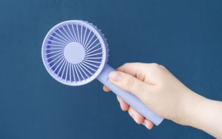 "남의 땀바람까지 맞아야 하나"…지하철 손풍기 사용에 일본 시끌