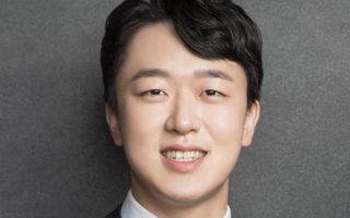 신라면 들고 웨딩사진…농심 오너 3세 신상열 부사장, 13일 결혼