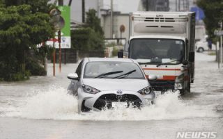 "전철도 멈췄다" 도쿄서 발동동...일본 동부에 '485㎜ 물폭탄'