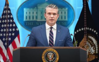 트럼프 “호르무즈 기뢰 제거 착수”…한국 등 해협 이용국 비판