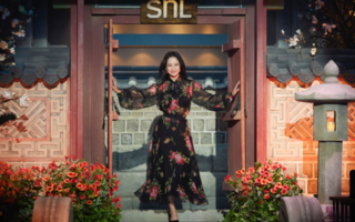 송지효, 'SNL 코리아8' 호스트로 돌아왔다...'내숭 제로' 코미디 예고