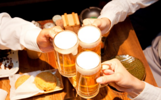 “요즘 진짜 하나도 안 보이네”…술집서 사라진 젊은이들 다 어디갔나 봤더니