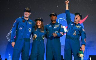 “지구에 산다는 건 특별한 일”…트럼프 “다음은 화성”