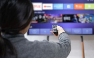 “TV홈쇼핑? 요즘은 우리 엄마도 안 봐요”…외면받더니 매출액 14년전 수준 추락