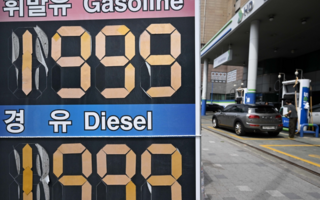 지원금으로 기름 넣으러 갔는데...주유소 앞에서 멈춰 선 이유가