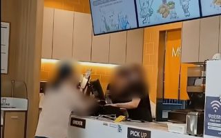 ‘맘스터치 난동 사건’ 6개월이나 지났는데…가맹점 “뒤늦게 확산, 심리적 부담”