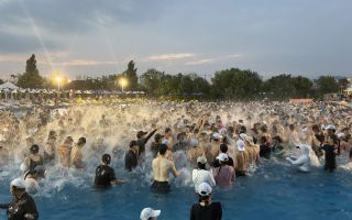 한강, 밤새 캠핑하며 즐기는 도심 피서지로…물놀이·축제·먹거리 풍성