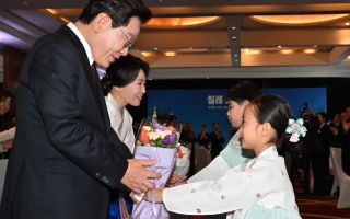 재외동포 ‘금융위임장’ 불편해소…李 “왜 그동안 하지 않고 있었나”