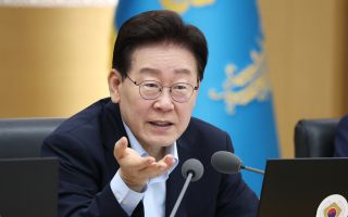 李대통령 “세금 바꾸면 욕먹어”…구윤철에 “무조건 기어서 다니시라”