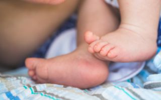 “기저귀·석고보드 뜯어먹으며 버텼다” 30대 부모 방치에 2살 아기 사망…美 ‘충격’