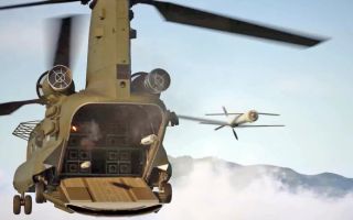 병력 나르던 대형 헬기의 변신…이번엔 ‘드론 군단’ 쏟아낸다