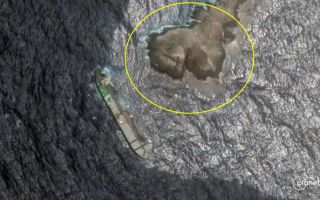 러 ‘그림자 선박’ 좌초 후 원유 ‘줄줄줄’…‘기름 바다’ 된 오만 해양보호구역