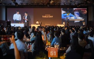 SKT, 장기 가입자 ‘테이블 데이’ 성료…정재헌 CEO가 직접 환대