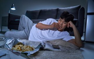 “밥 먹고 바로 눕나요?”…잇몸병 1960만명 시대, 식후 10분을 봐야 하는 이유