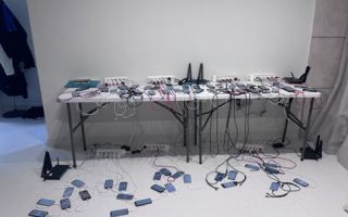 ‘010 둔갑’ 대포폰 700대 동원한 보이스피싱 중계소 일당 검거