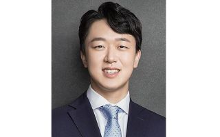 농심 회장 장남, SKT 평사원과 신라면 들고 웨딩사진
