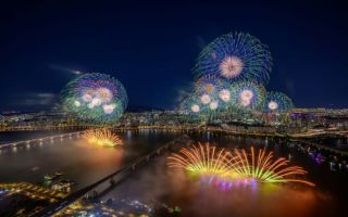“도시락 579배·물티슈 48배 팔렸다”…100만명 몰린 여의도 ‘130억 불꽃밤’