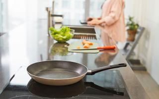 “치이익 소리에 희열?”… 뜨거운 프라이팬에 찬물 붓는 순간 수명 끝난다