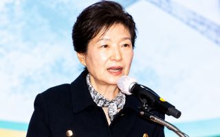박근혜 “아버지께서는 모든 것을 바쳐 일하셨다”… 박정희 서거 47주기 앞두고 구미 찾아